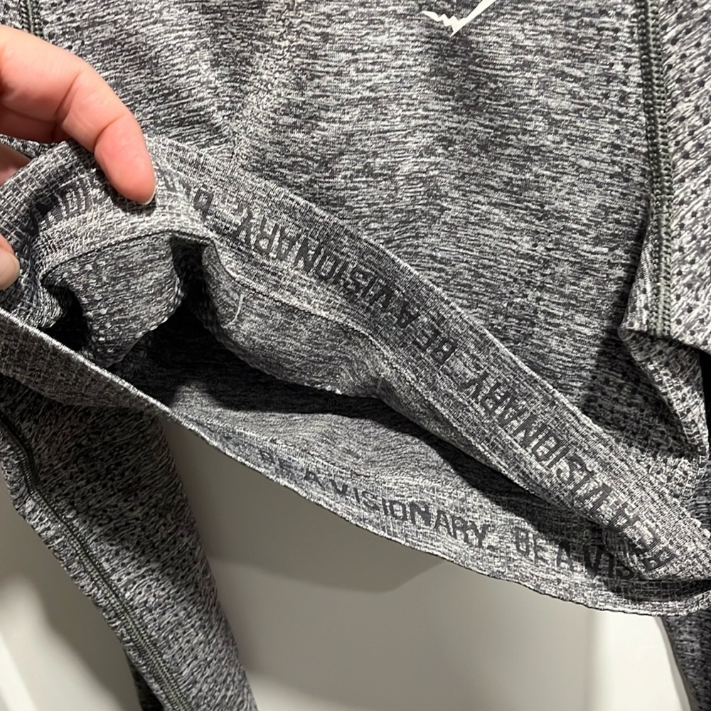 Gymshark Crop Vital Grey Seamless Long Sleeve Body Fit Top w/ Thumb Holes EUC - Picture 9 of 11